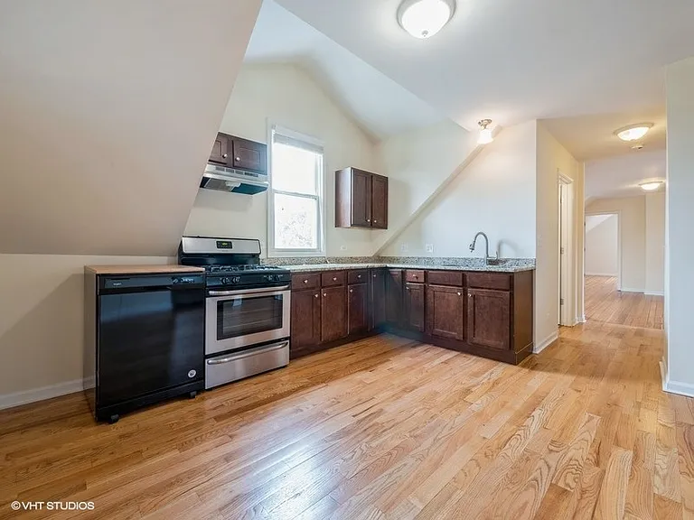 1067 W Cornelia Ave #3 — Photo 1