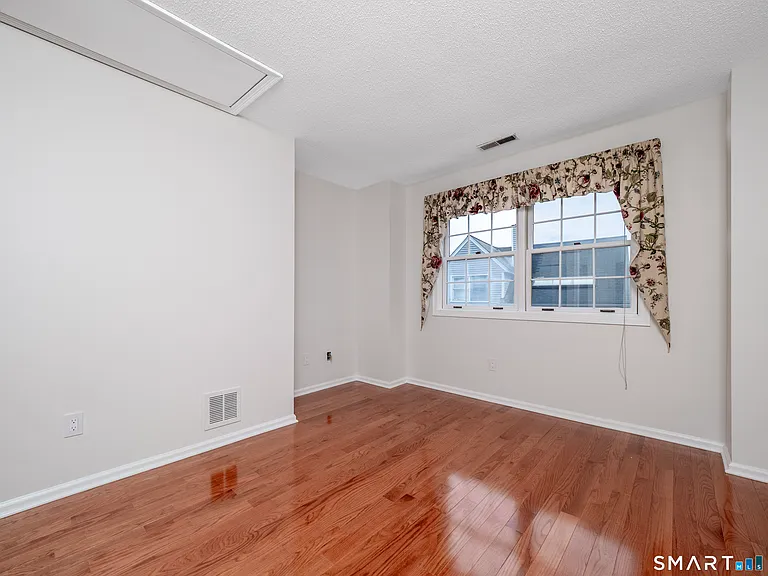 37 Wilton Crst #37 — Photo 20