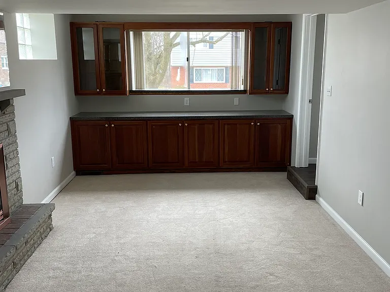 140 Peony Ave — Photo 13