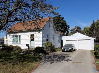 561 W 8th St, Perrysburg, OH