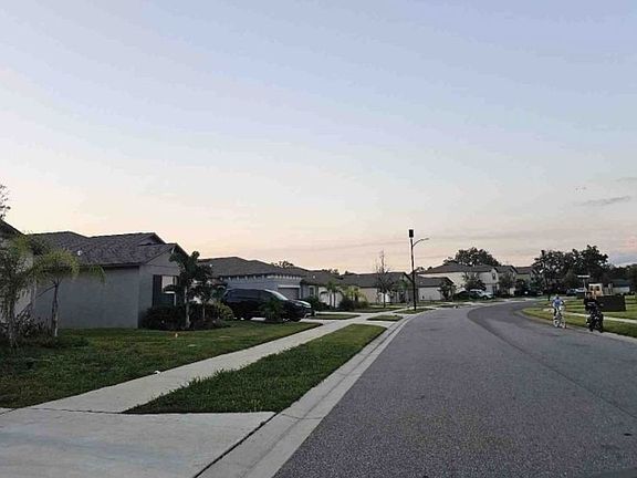 Exterior Neighborhood (street photo)