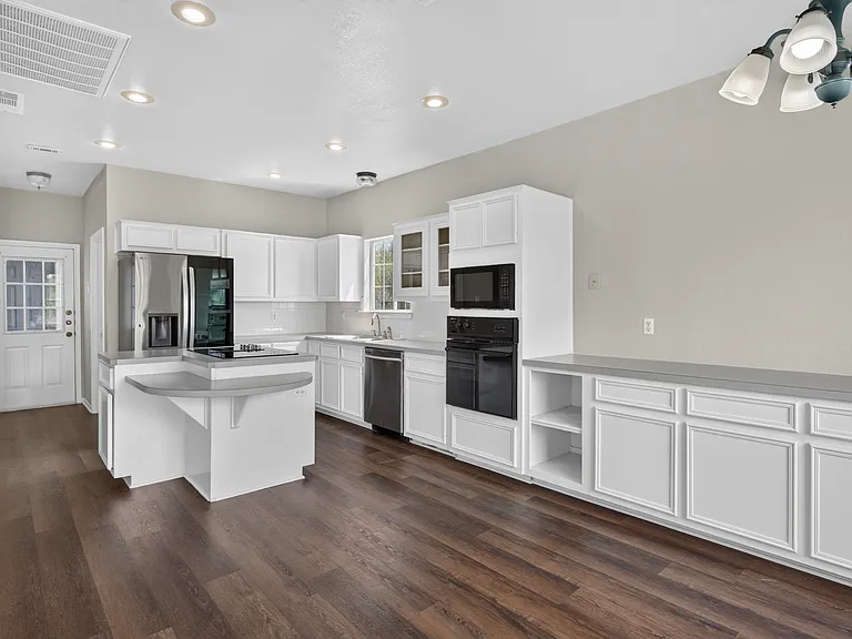 1810 Mesa Oaks Cir — Photo 19