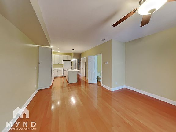 3rd image of 104 Carved Oak Dr