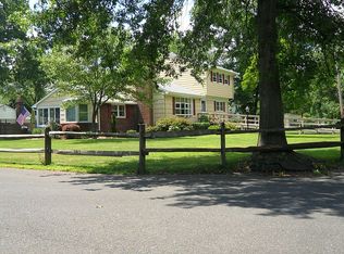 22 Schoolhouse Ln, Matawan, NJ 07747