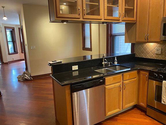 4th image of 3030 N Albany Ave #1