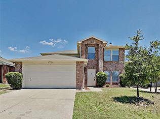 5200 Newcastle Ln, Fort Worth, TX 76135