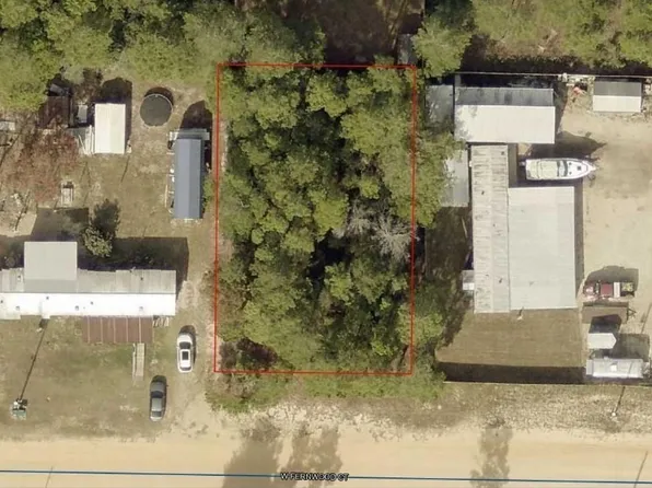 E Fernwood Ct, Defuniak Springs, FL 32433