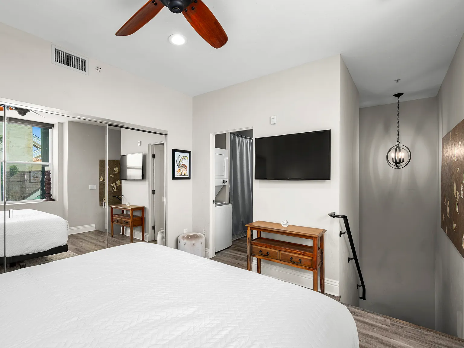1 bed, 1016 sqft, $4,300 — Photo 3