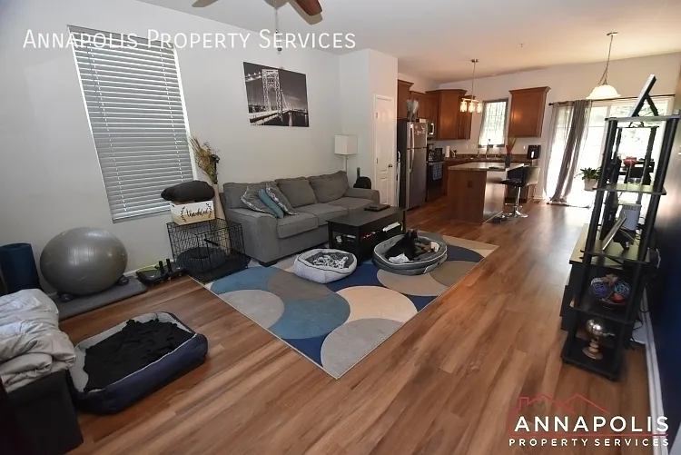807 Croggan Cres — Photo 5