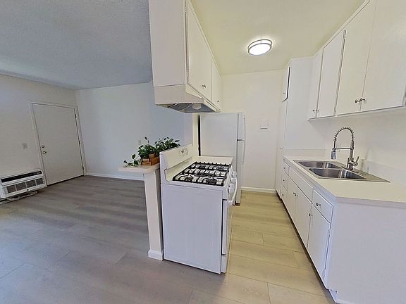 2nd image of 18520 Prairie St APT 20