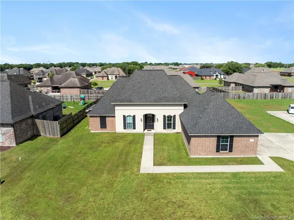 612 Woodland St, Iowa, LA 70647