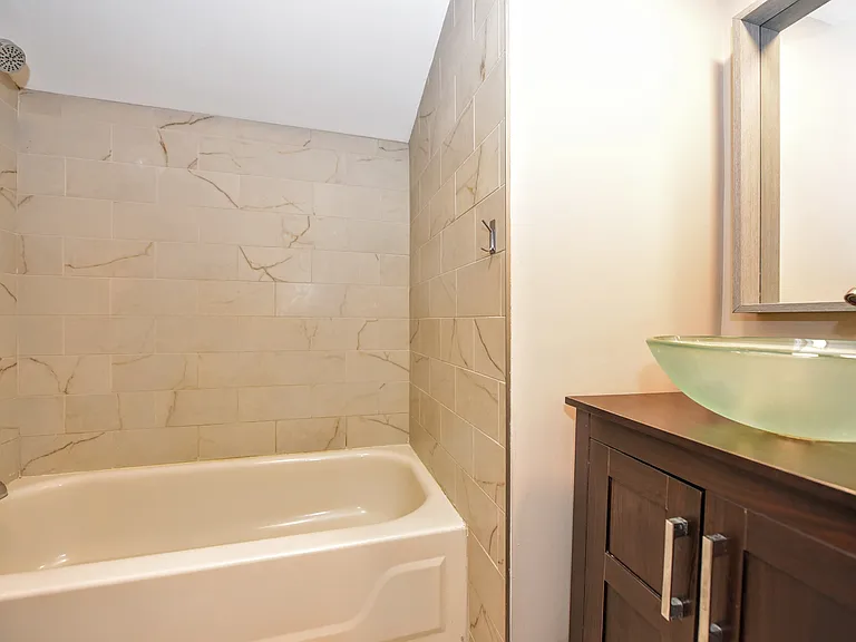 6 Standish Ln — Photo 23