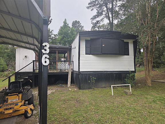 3rd image of 36 E Whippoorwill Ln
