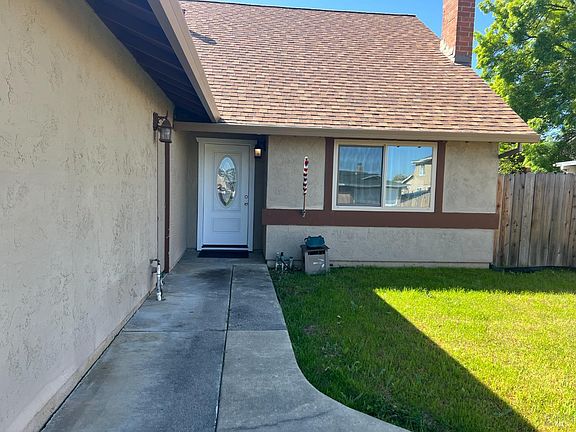 2nd image of 411 Colonial Circle