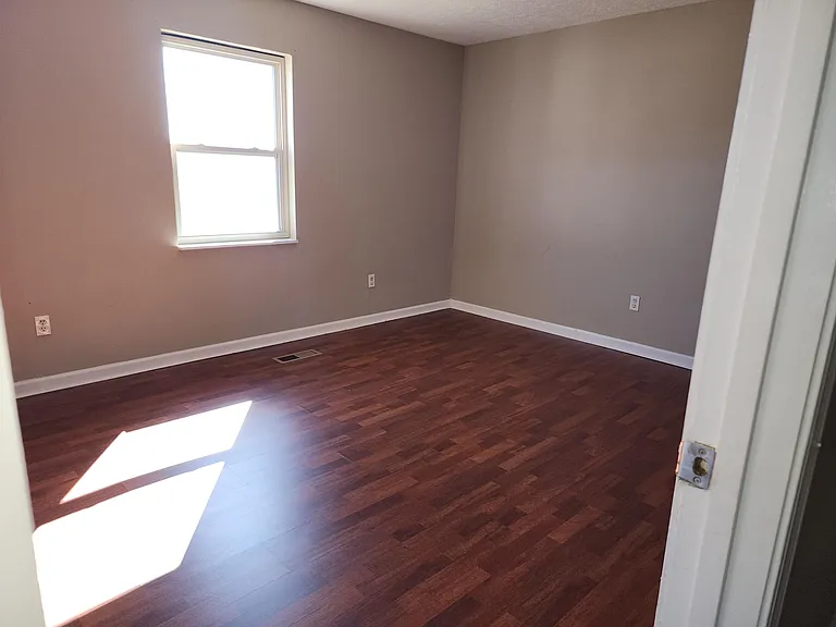 904 Hillwood Dr #D — Photo 4