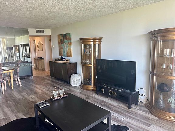 5th image of 2780 NE 183rd St APT 803