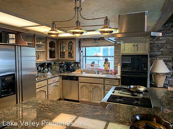 3rd image of 474 Christie Dr