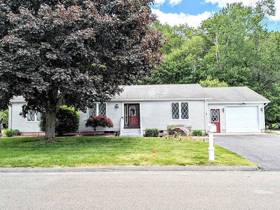 1st image of 108 Oak Knolls Cir