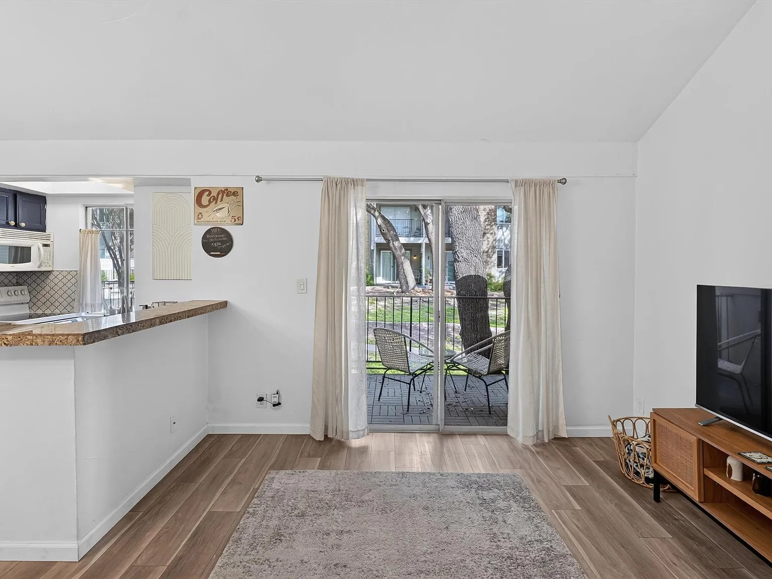 1 bed, 1.0 bath, 565 sqft, $1,250 — Photo 4