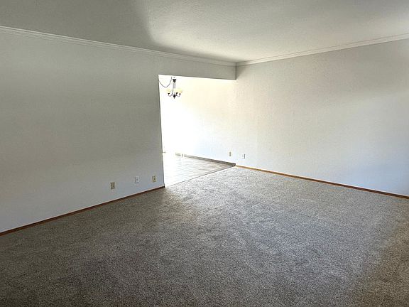 4th image of 723 Menlo Ave APT 2