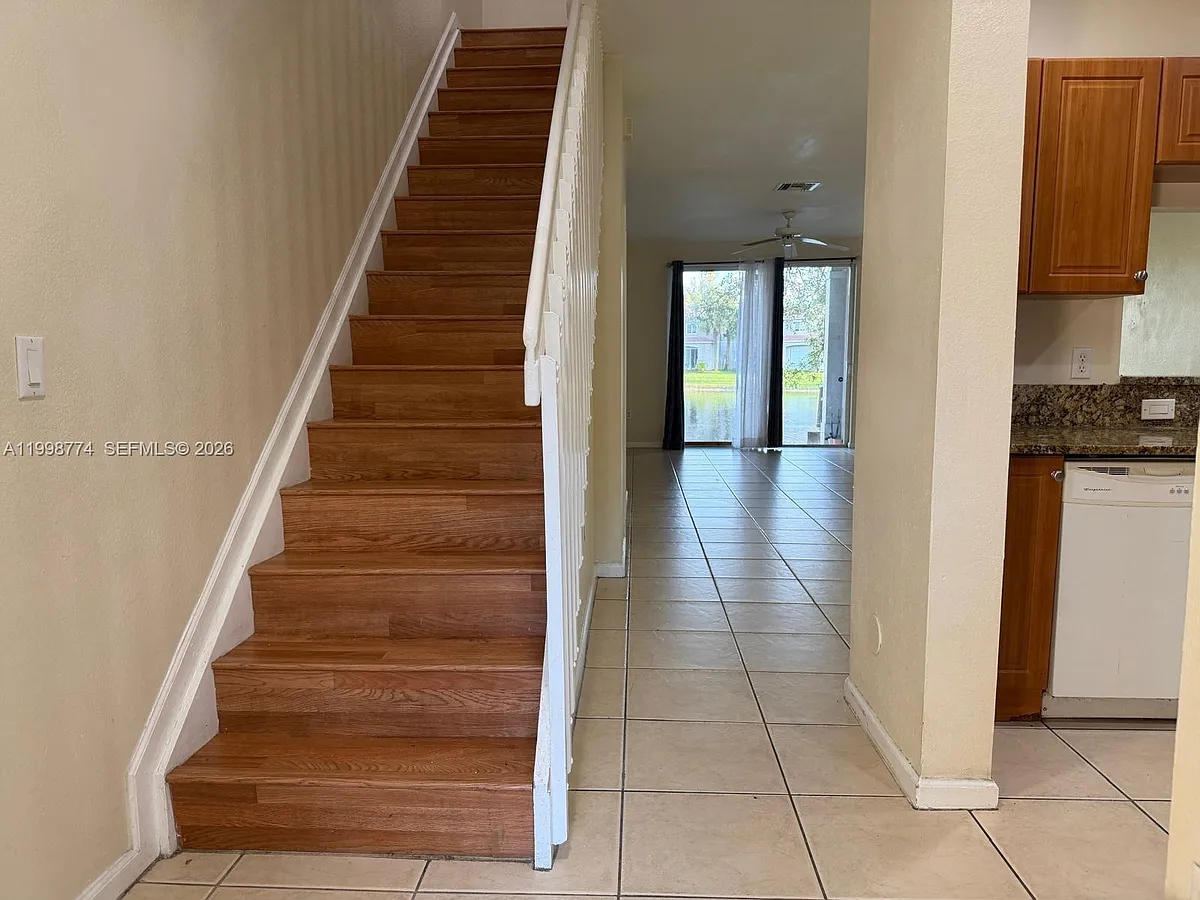 Building Photo - 8246 SW 27th St #103