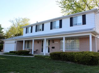 800 Canterbury Rd, Grosse Pointe Woods, MI 48236