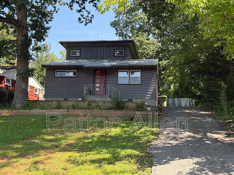 44 Broadview Ave
