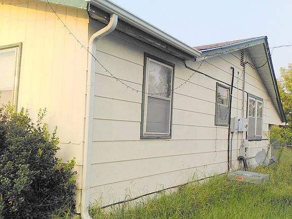2nd image of 220 E 5th St