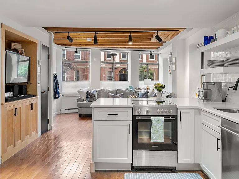 18 Main St #1 — Photo 10