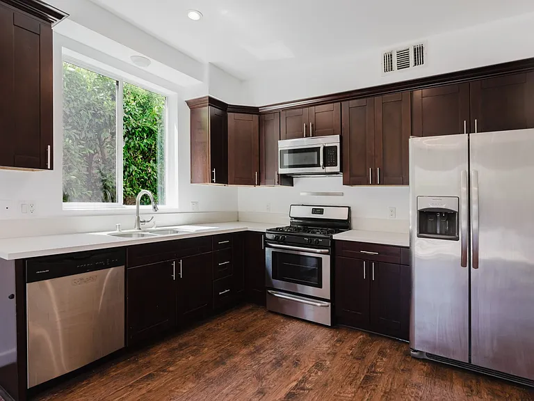 13551 Burbank Blvd #1 — Photo 14