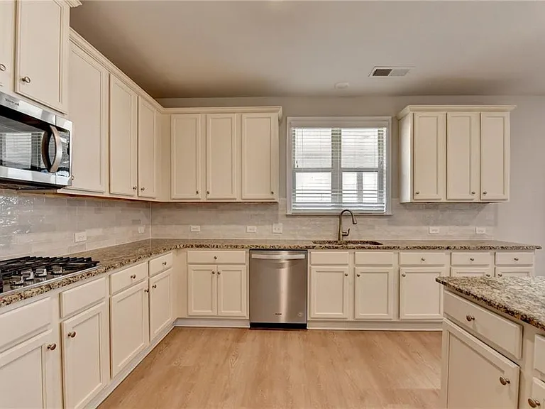 7410 Ansley View Ln — Photo 36