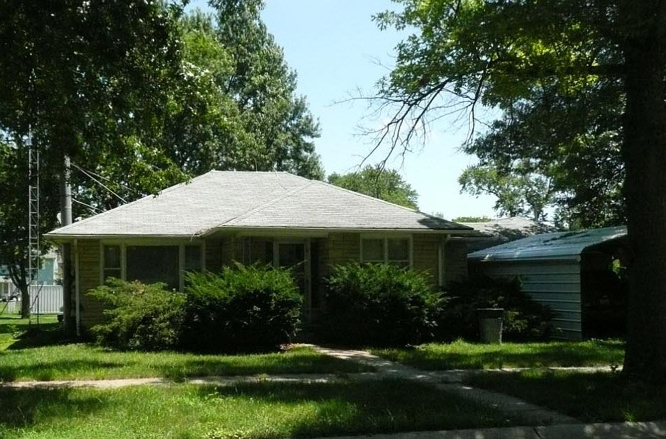 1st image of 230 N Oak St