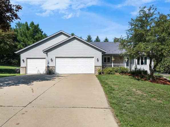 907 Hillpoint Ct, Poynette, WI 53955