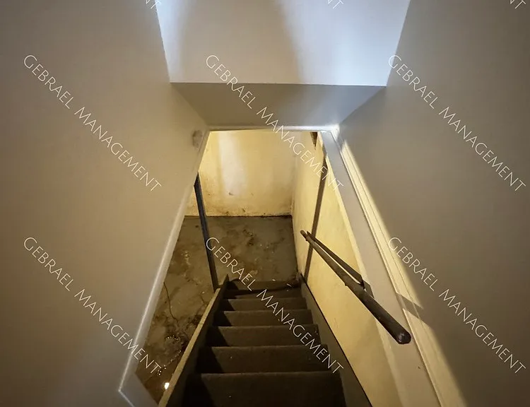 6062 Detroit St — Photo 10