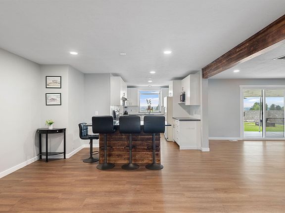 3rd image of 3946 W Okanogan Ave