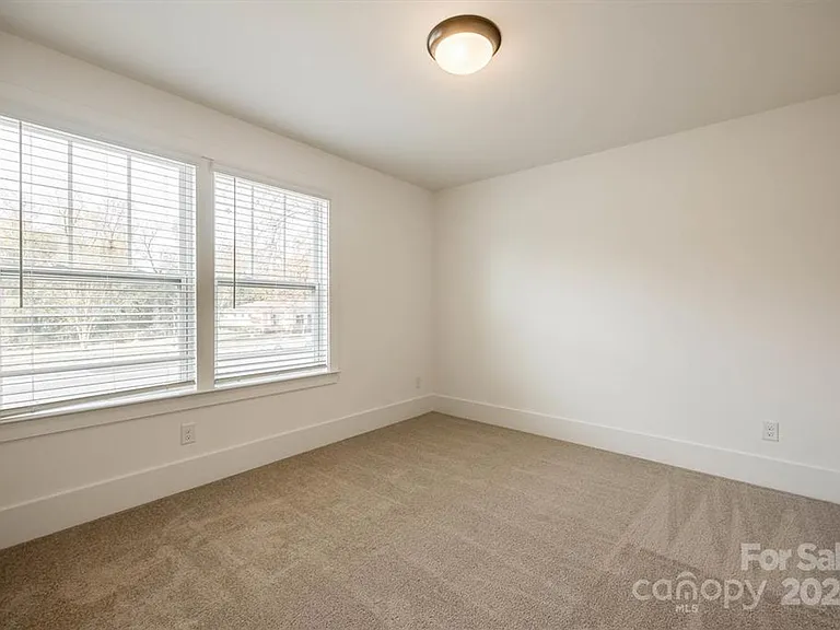 1241 Eastway Dr — Photo 6