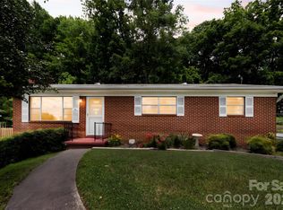309 Oak Hill Rd, Candler, NC 28715
