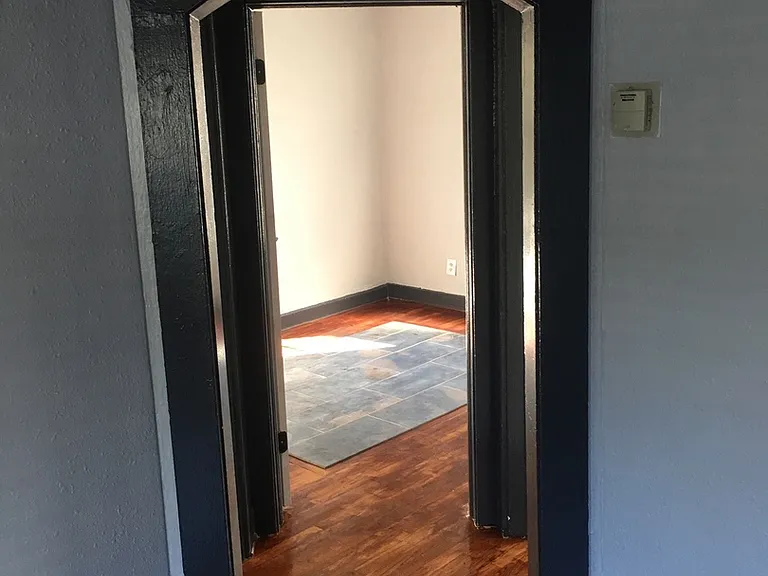 207 N Albany Ave — Photo 8