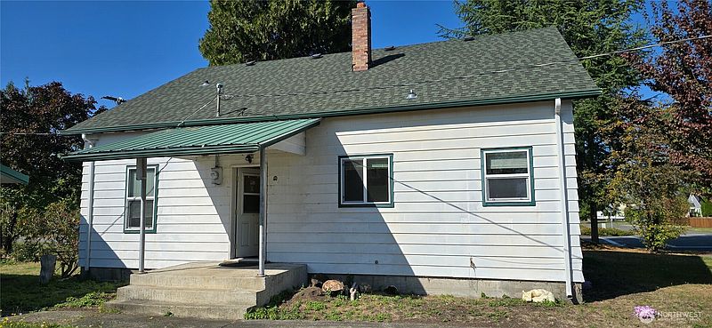 4th image of 371 Main Street
