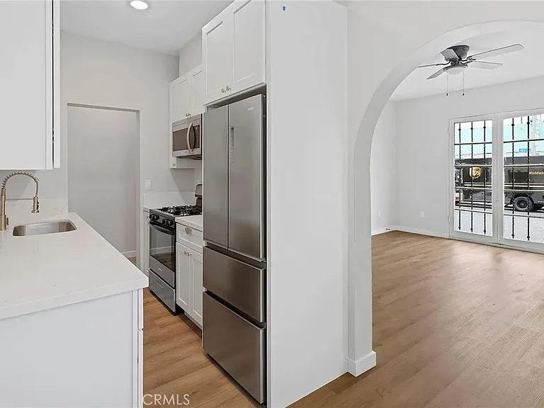 1827 E 4th St #2 — Photo 8