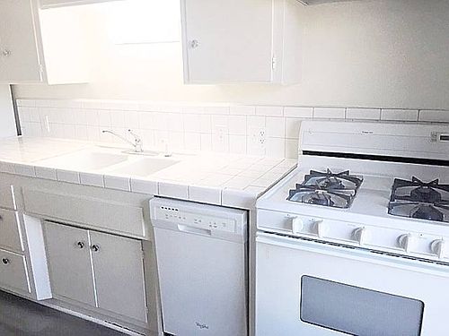 5th image of 1152 N Poinsettia Pl APT 18