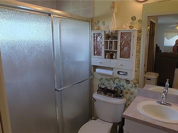 4th image of 2005 Country Club Blvd
