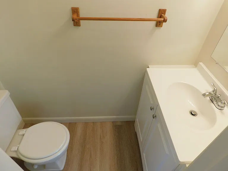 215 Greenbrier Ave — Photo 4