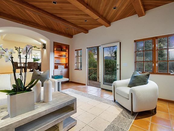 4th image of 211 La Questa Way