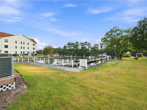 5 Harbor Watch Dr Unit 405, Chesapeake, VA 23320