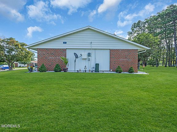 5th image of 907A Dumbarton Drive #907A