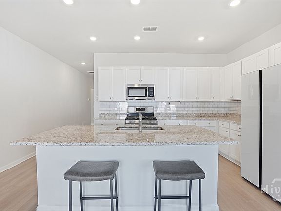 4th image of 270 Lillian Street
