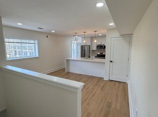 2570 Emerald St FLOOR 2, Philadelphia, PA 19125