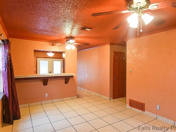 3rd image of 406 W Valley Dr