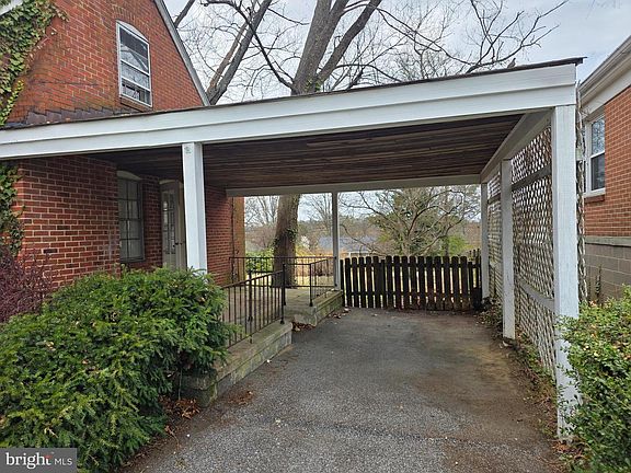 3rd image of 7512 Rocksham Dr